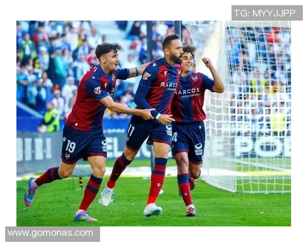 卢戈与莱万特的激烈对决揭示西乙联赛的竞争魅力与球队实力较量 卢戈与莱万特的激烈对决揭示西乙联赛的竞争魅力与球队实力较量