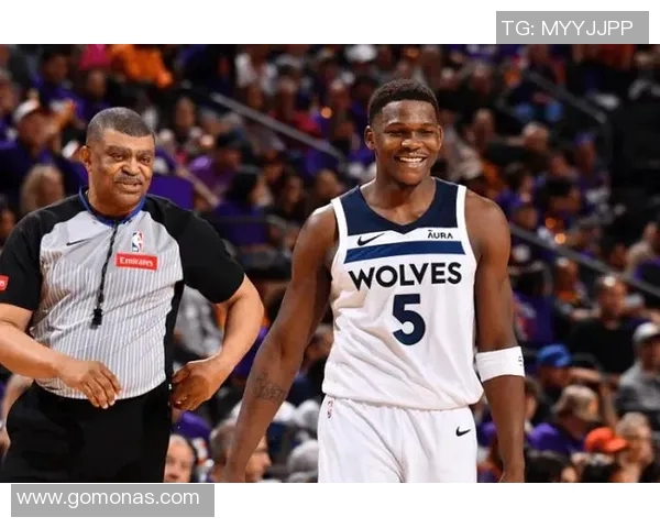 赫里福德与福利特激战正酣谁能在这场对决中笑到最后