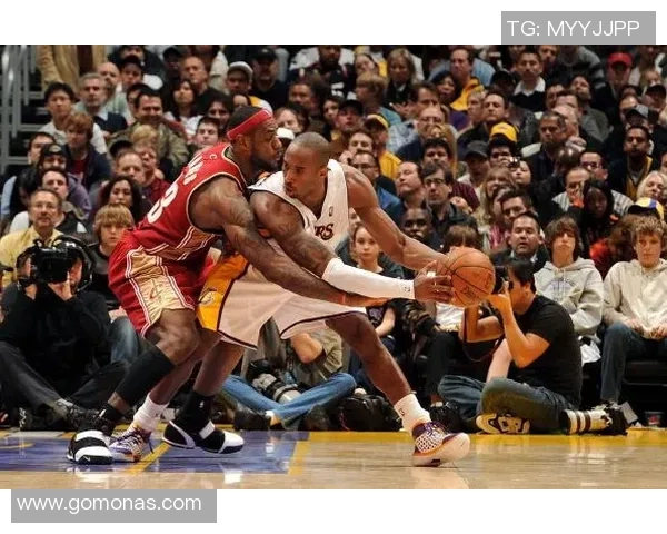 马布里与慈世平的篮球传奇对决回顾与分析 马布里与慈世平的篮球传奇对决回顾与分析